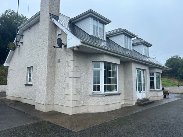 4 bedroom dormer bungalow on beautiful site. - Main image