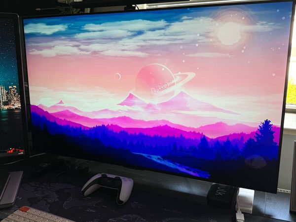 LG C4 42-inch 4K OLED TV - Excellent condition - Main image