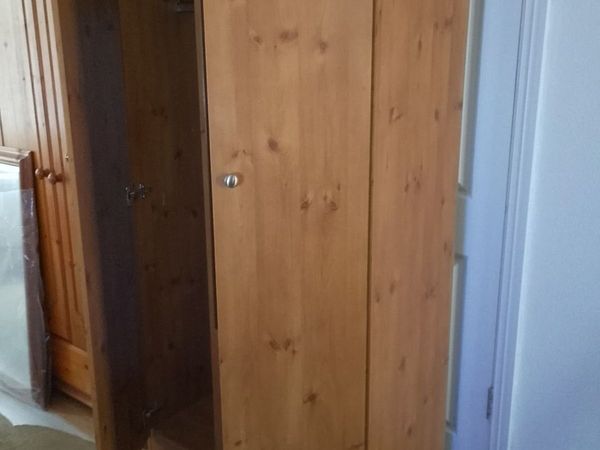 LAMINATE WARDROBE WITH CENTRE MIRROR. - Main image
