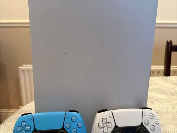 Playstation 5 w/controllers - Main image