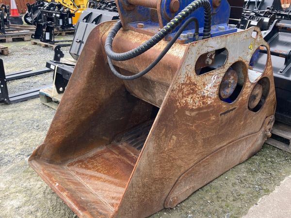 Xcentric XC17 crushing bucket - Main image
