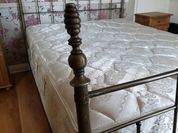 Bedroom furniture (bed/lockers/chest of drawers) - Main image