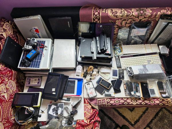 Mixed Electronics & Computer Parts – Everything - Main image