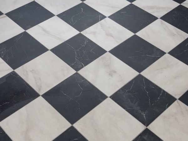 Marble effect porcelain tiles - Main image