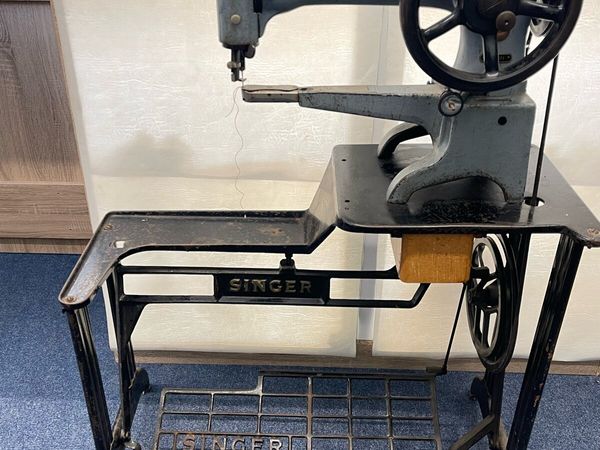 Singer sewing machine 29k71 plus treadle - cobbler - Main image