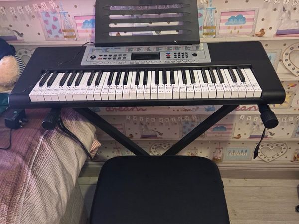 Keyboard with seat and stand - Main image