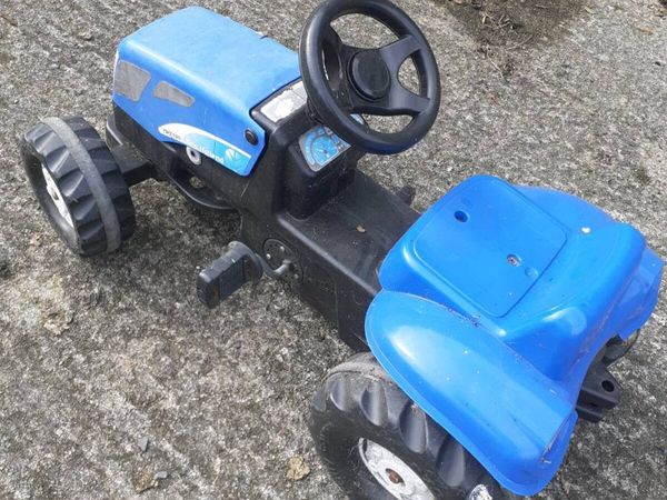 Kids ride on tractor - Main image