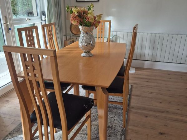 Table and 6 chairs - Main image