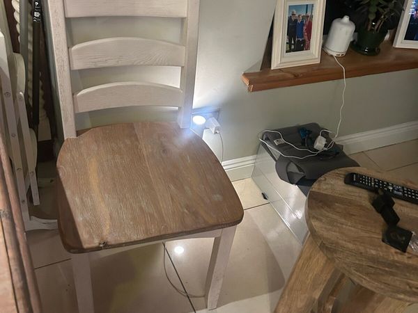 Solid oak table & 6 matching chairs €250 - Main image
