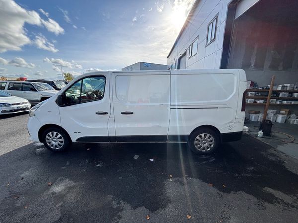Renault Trafic 2015 - Main image