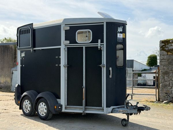 506hbx horses trailer - Main image