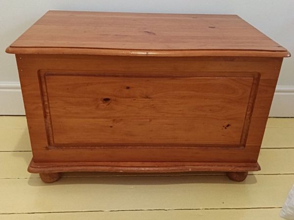 Wooden chest - Main image