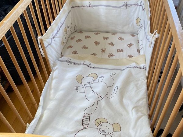 Childs cot - Main image