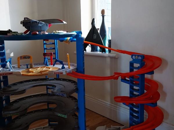 TOY GARAGE - Main image