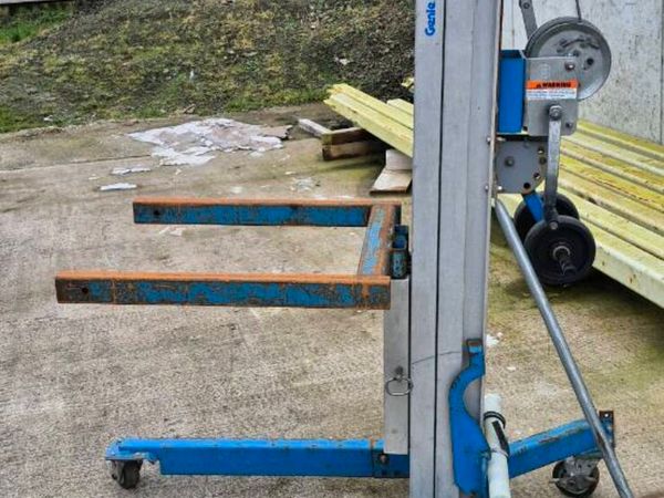 Genie Material Lift Hoist - Main image