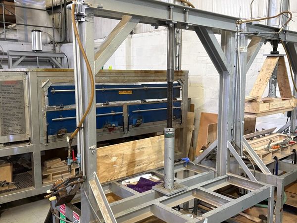 Pneumatic Press – Heavy Steel Frame - Main image