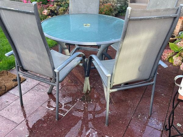 Patio table and 4 chairs - Main image