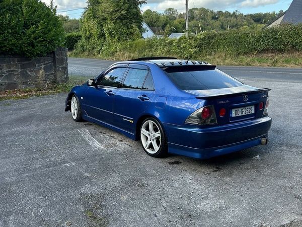 Lexus is 200 - Main image
