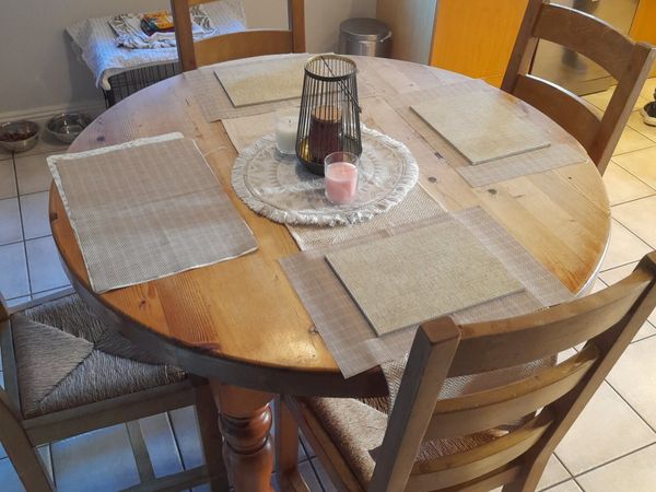 Dining room table and chairs - Main image