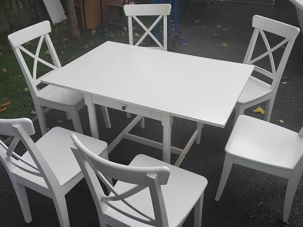 Table and chairs - Main image