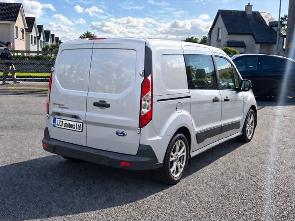 ABSOLUTELY IMMACULATE 2018 CREW CAB CONECT - Main image