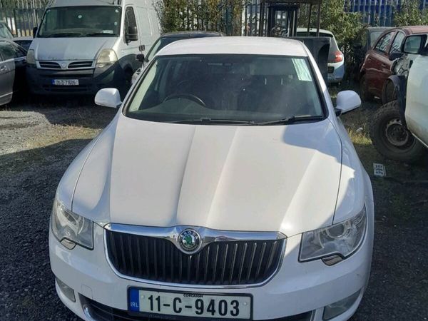 Skoda superb 2011 - Main image