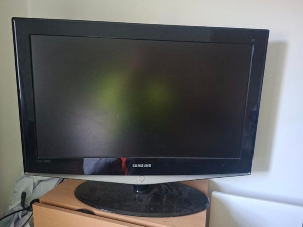 32" and 19" tv - Main image