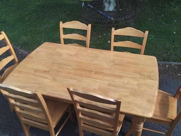 Table and chairs - Main image