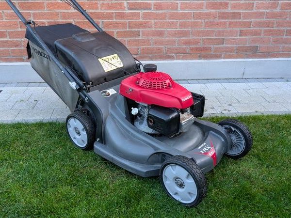 Honda HRX537 HYE Self-Propelled Lawnmower - Main image