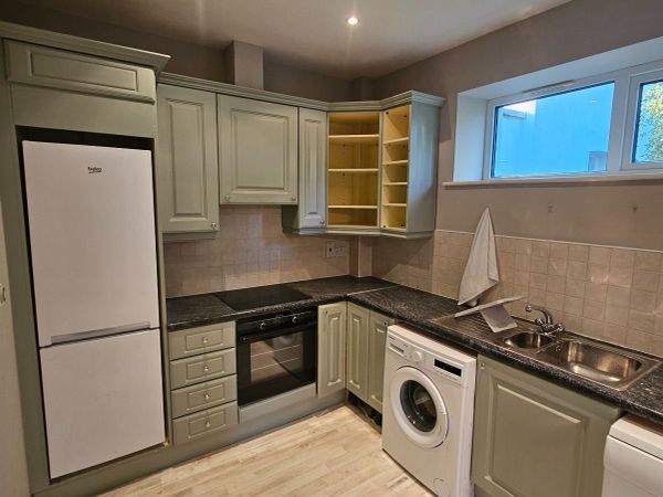 Kitchen with appliances - Main image