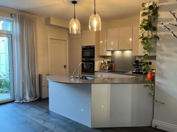 KUBE Modern High-Gloss Kitchen & AEG Appliances - Main image
