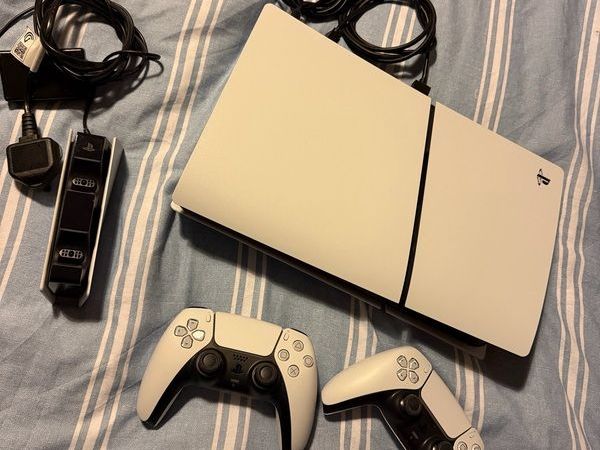 PS5 Bundle + 2 Controllers + Charging Dock + 4 Games - Main image