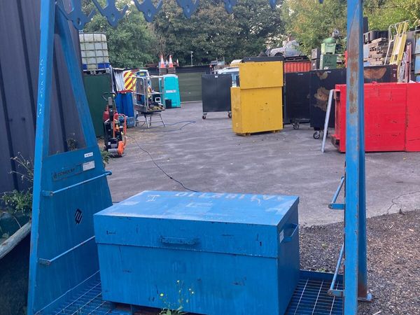 Chain Stillage and lock box - Main image