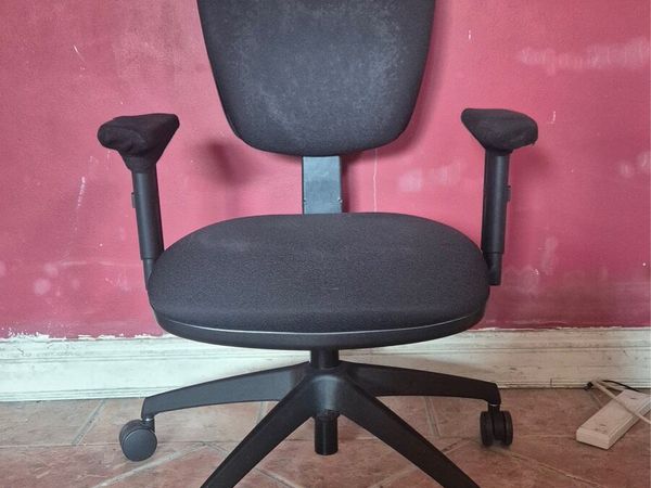 Comfortable Black Office Chair - Main image