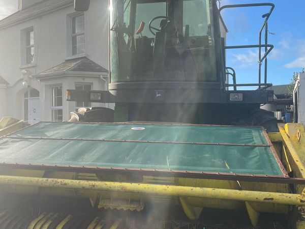 Silage harvester  John Deere 6810 - Main image