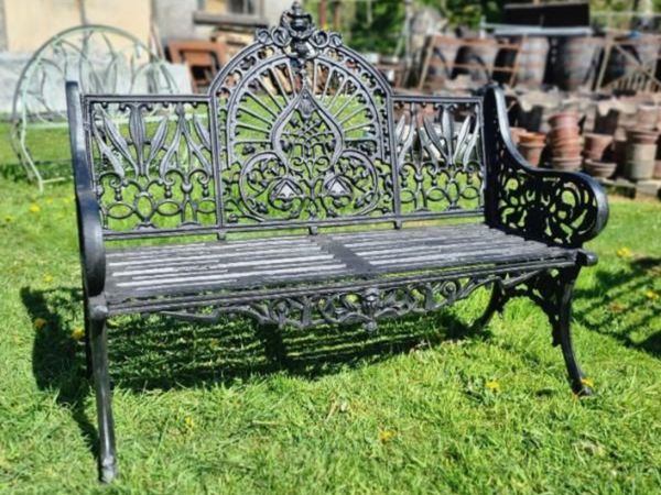 Bench Cast Iron Crown Black CH 722 B - Main image