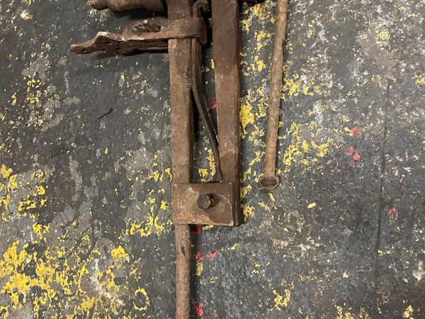 Large vintage blacksmith vice - Main image