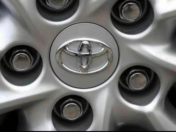4 x Toyota Centre Caps - FREE POST - Main image