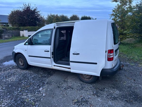 132 Volkswagen caddy 1.6 TDI NEW DOE 05,27 - Main image