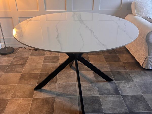 Modern Alex Round Dining Table for Sale - Main image