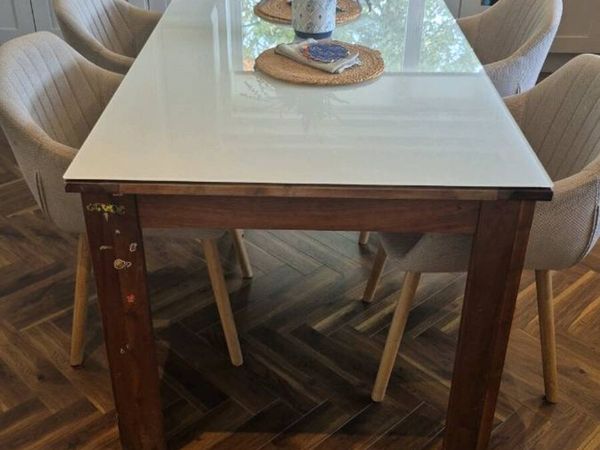 Kitchen dining table - Main image