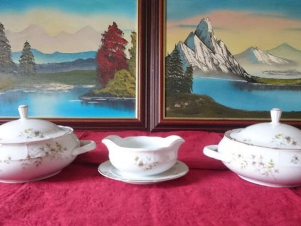 TK Thun Czechoslovakia 2 Tureens & Gravy Boat Set - Main image