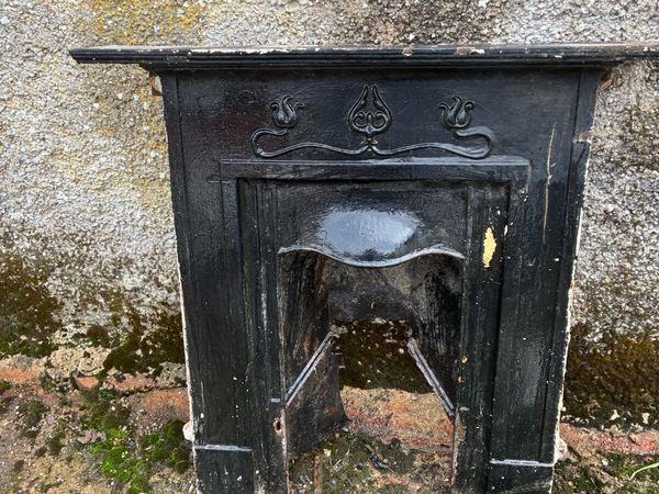 Cast iron fireplace - Main image