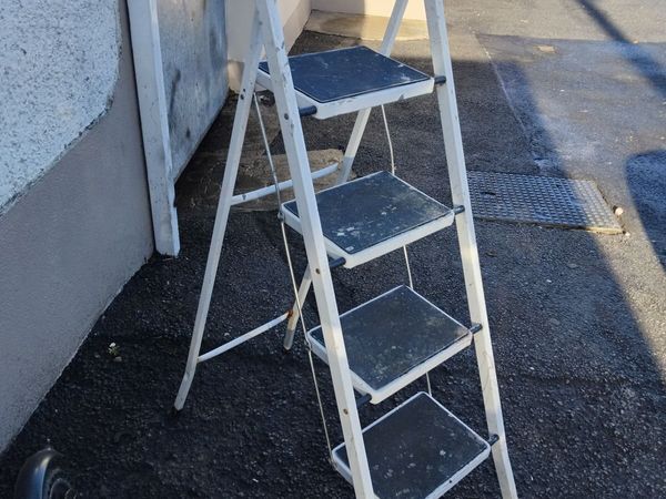 Hi step ladder working 100-percent priced - Main image