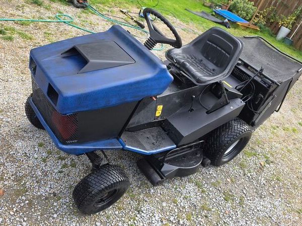 Etesia Hydro 100 Ride-on Lawn Mower - Main image
