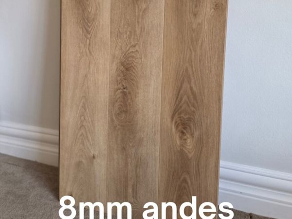 New oak laminate flooring - Main image
