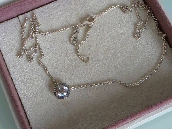 Pandora necklace with a central round pendant - Main image