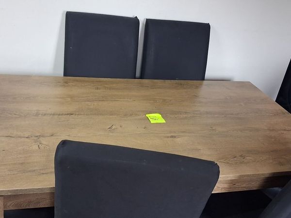 Table and chairs - Main image