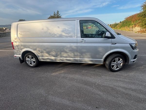Volkswagen Transporter LWB 2018 - Main image