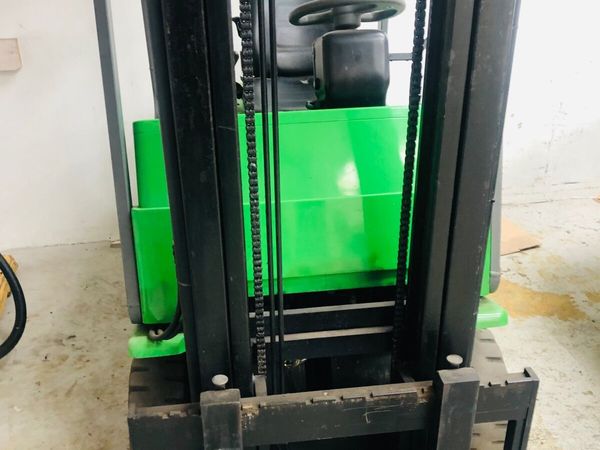 Forklift - Main image